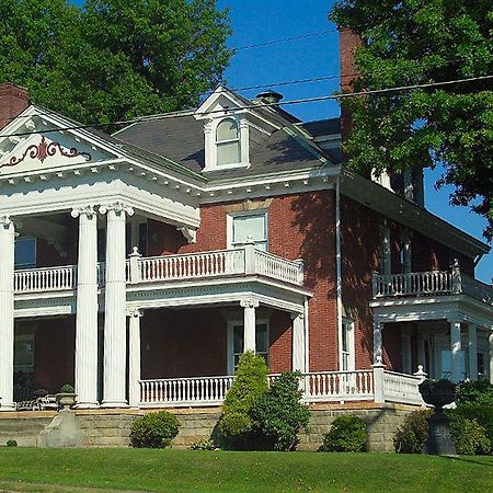 Scottdale South Broadway Manor B&B - Near Fallingwater, Ohiopyle State Park, Hiking & Biking Trails Gap מראה חיצוני תמונה