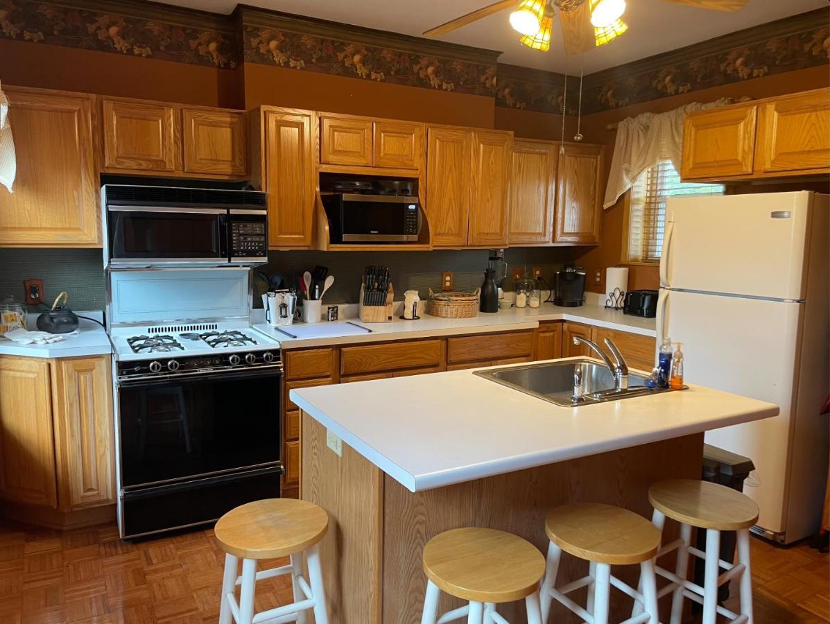 Scottdale South Broadway Manor B&B - Near Fallingwater, Ohiopyle State Park, Hiking & Biking Trails Gap מראה חיצוני תמונה