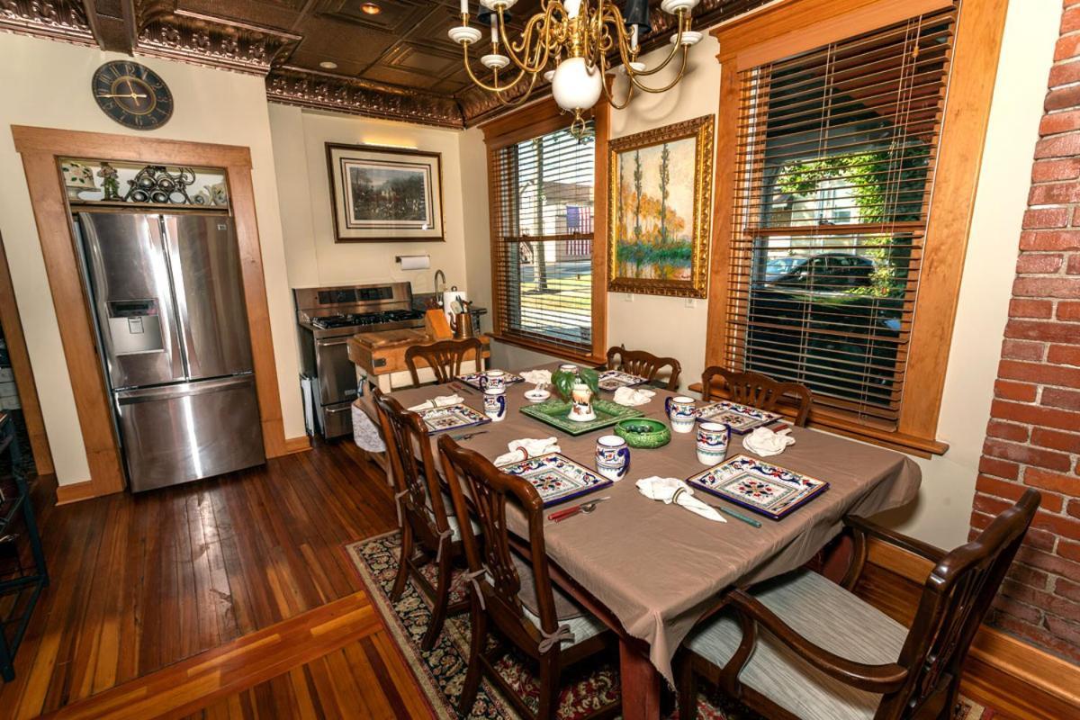Scottdale South Broadway Manor B&B - Near Fallingwater, Ohiopyle State Park, Hiking & Biking Trails Gap מראה חיצוני תמונה