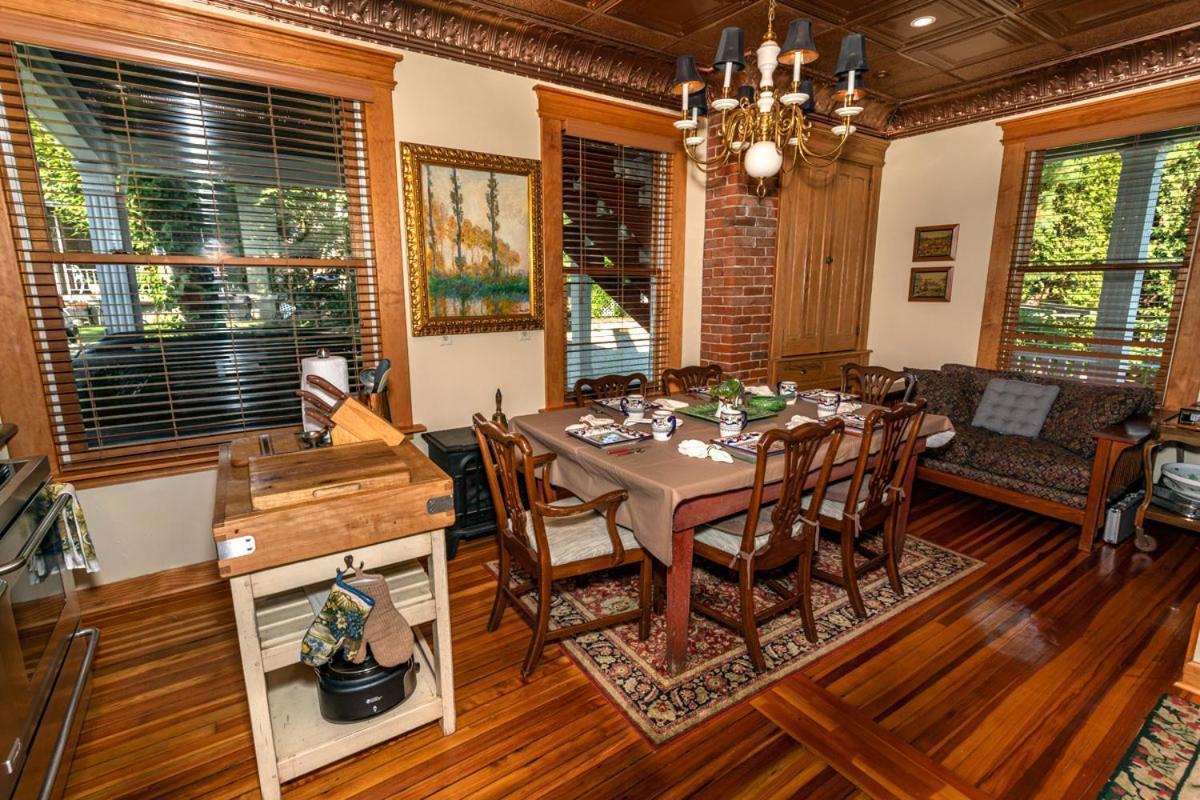 Scottdale South Broadway Manor B&B - Near Fallingwater, Ohiopyle State Park, Hiking & Biking Trails Gap מראה חיצוני תמונה