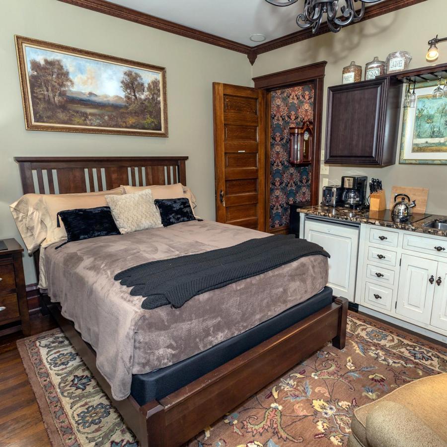 Scottdale South Broadway Manor B&B - Near Fallingwater, Ohiopyle State Park, Hiking & Biking Trails Gap מראה חיצוני תמונה