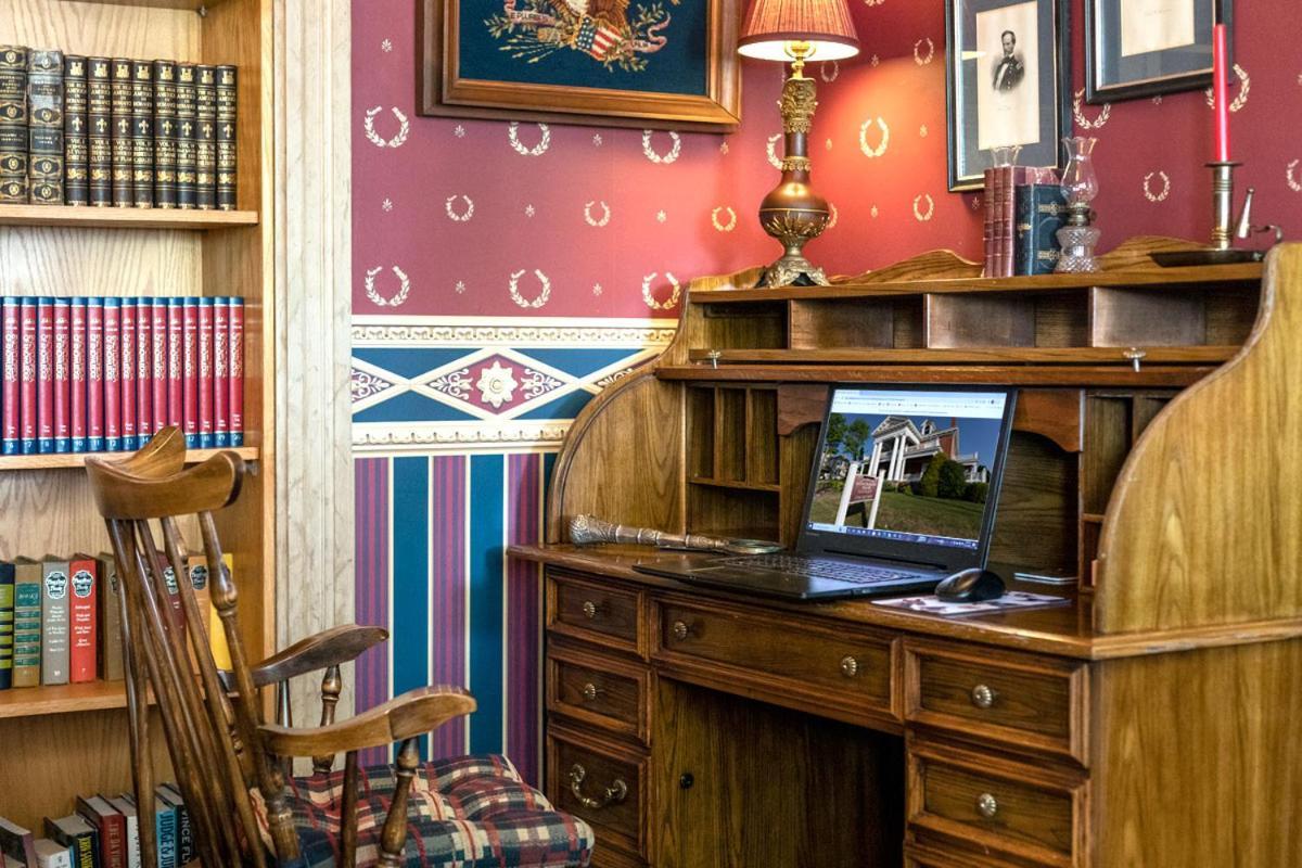 Scottdale South Broadway Manor B&B - Near Fallingwater, Ohiopyle State Park, Hiking & Biking Trails Gap מראה חיצוני תמונה