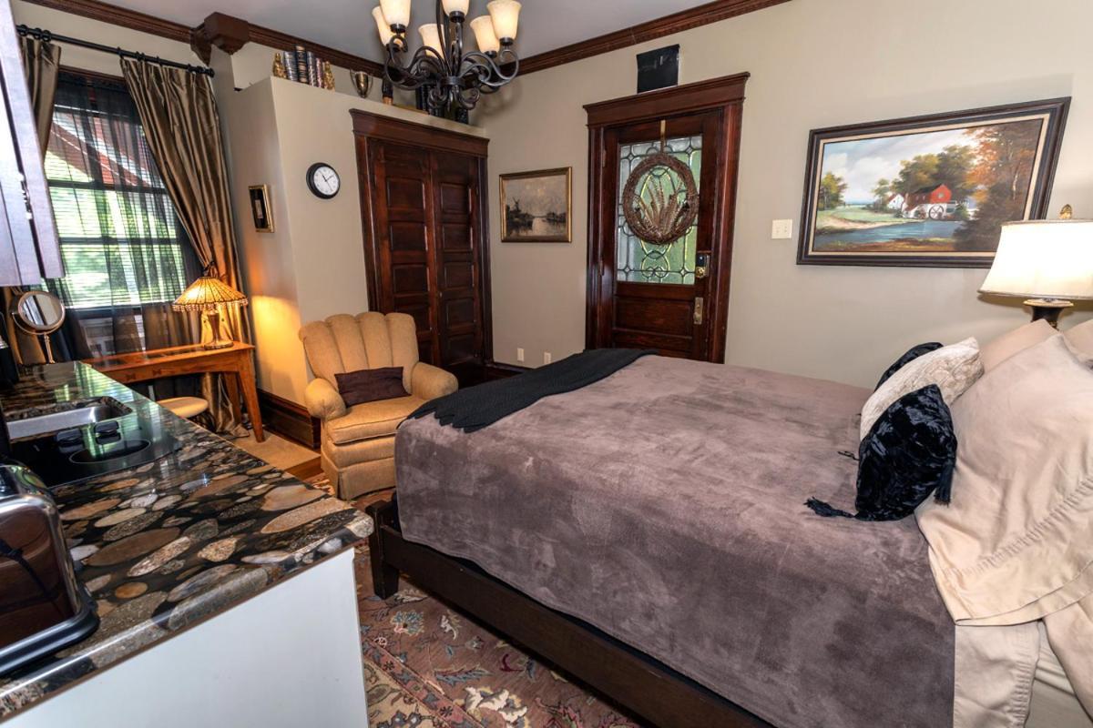 Scottdale South Broadway Manor B&B - Near Fallingwater, Ohiopyle State Park, Hiking & Biking Trails Gap מראה חיצוני תמונה