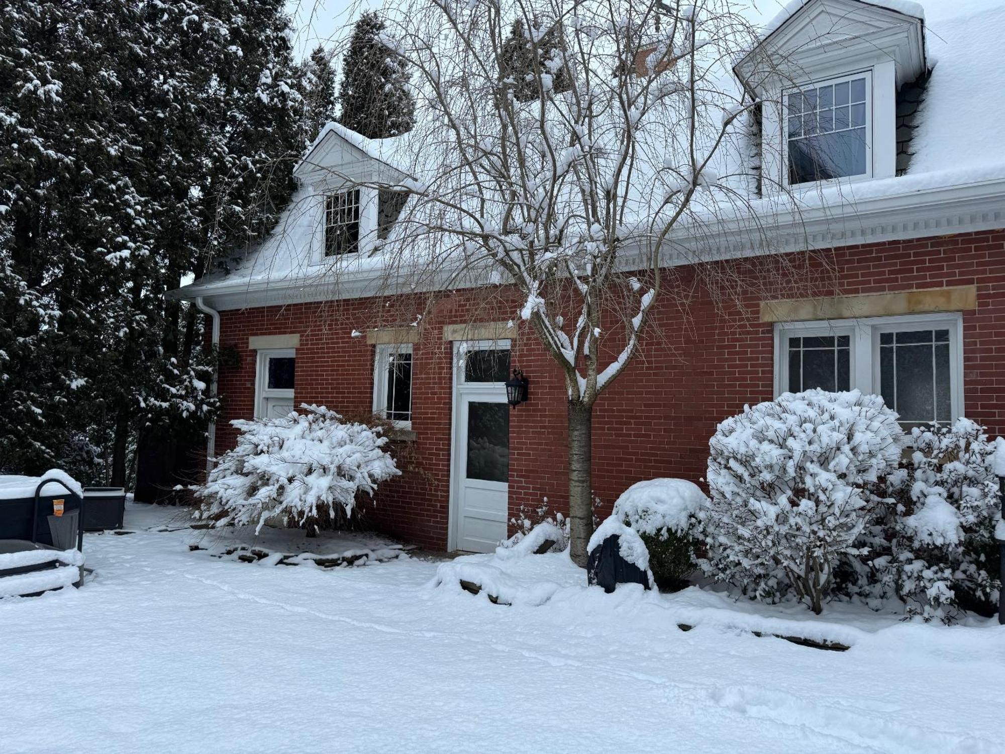 Scottdale South Broadway Manor B&B - Near Fallingwater, Ohiopyle State Park, Hiking & Biking Trails Gap מראה חיצוני תמונה