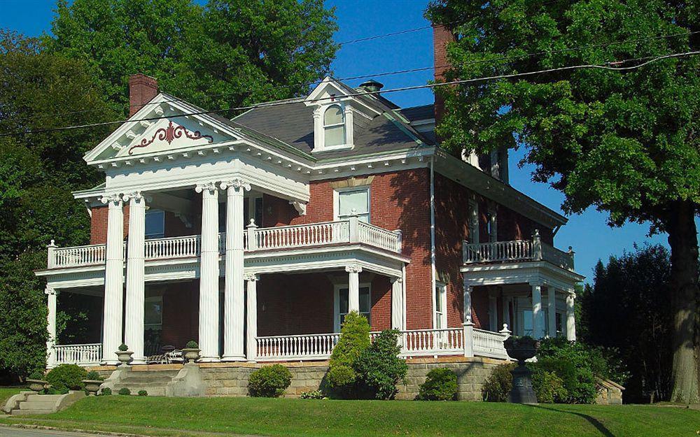 Scottdale South Broadway Manor B&B - Near Fallingwater, Ohiopyle State Park, Hiking & Biking Trails Gap מראה חיצוני תמונה